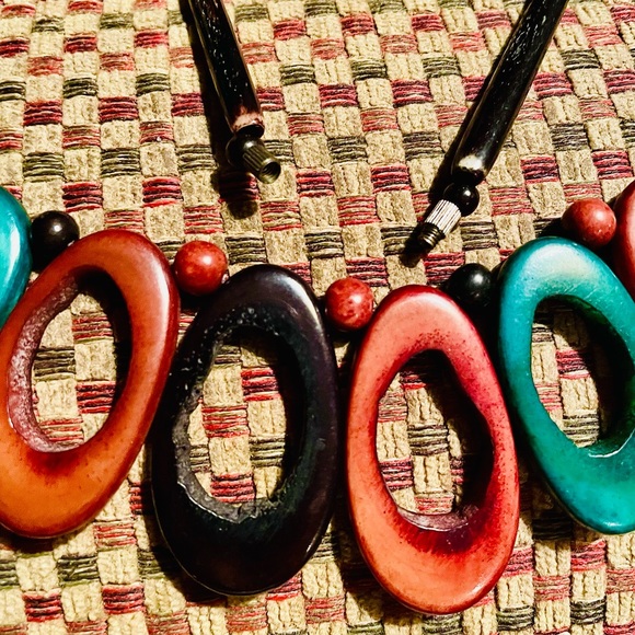 Vintage Nut seed Over dyed oval necklace. Absolutely stunning. Pristine. - Picture 4 of 8